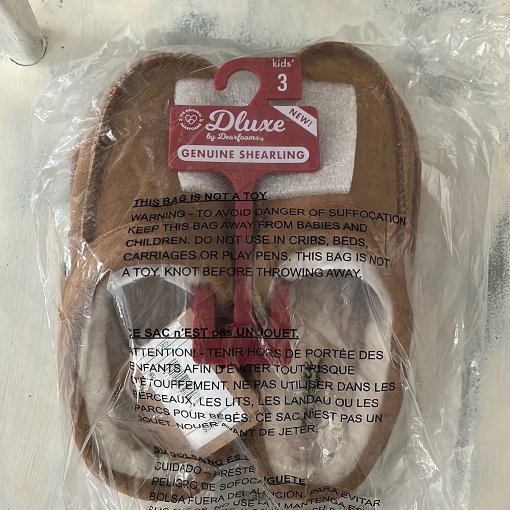 Dluxe by Dearfoams. Kids slip ons. Size 3. NWT never worn. Target